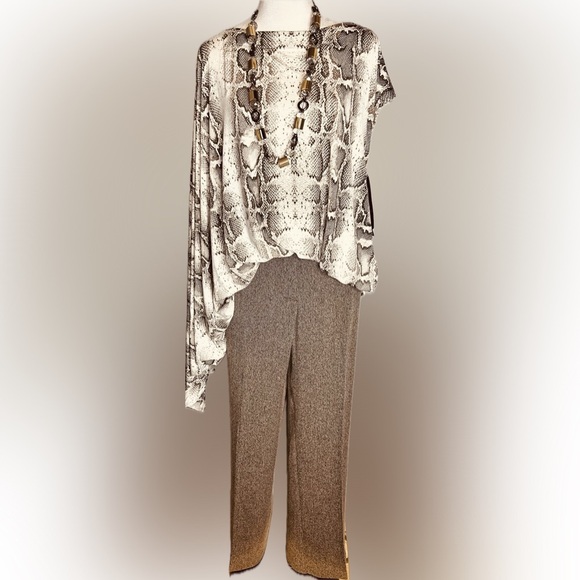 Coldesina SZ 2X NWT brown & white snake patterned top. Bust 50”+ - Picture 2 of 5
